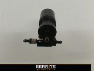 Used Windscreen washer pump Nissan Note (E11) 1.6 16V Price € 21,98 Margin scheme offered by Gerrits Automotive