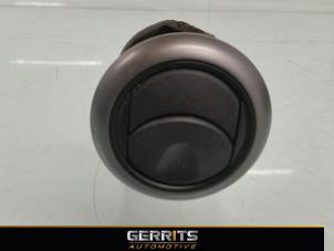 Used Dashboard vent Nissan Note (E11) 1.6 16V Price € 21,98 Margin scheme offered by Gerrits Automotive