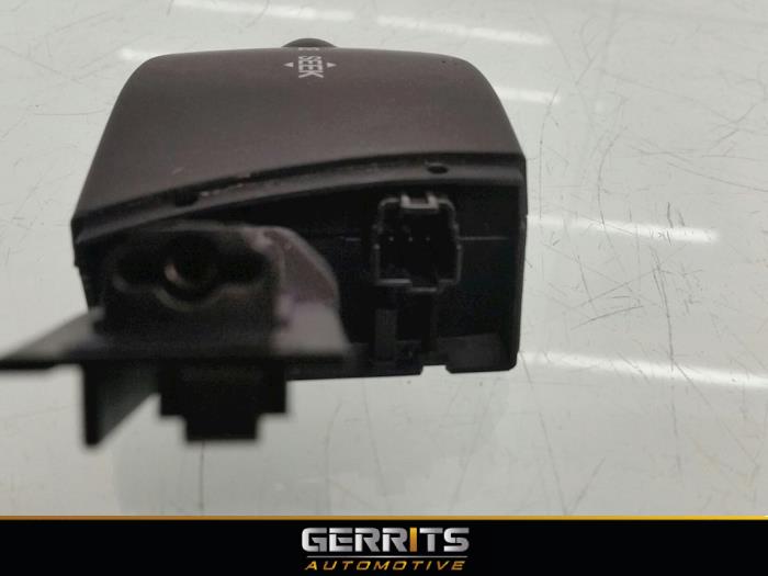 Steering wheel mounted radio control from a Ford Focus 2 1.6 16V 2005