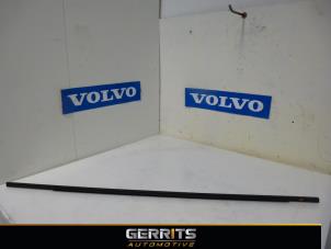 Used Window rubber Volvo XC70 (BZ) 2.4 D5 20V AWD Price € 25,30 Margin scheme offered by Gerrits Automotive