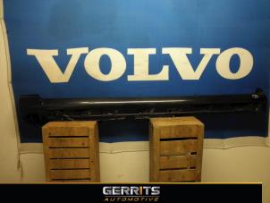 Usagé Jupe gauche Volvo V70 (SW) Prix € 37,40 Règlement à la marge proposé par Gerrits Automotive