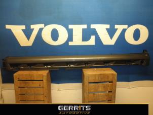 Usados Faldón lateral izquierda Volvo V70 (SW) Precio € 49,50 Norma de margen ofrecido por Gerrits Automotive