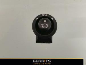 Używane Przelacznik lusterka Ford Fiesta 6 (JA8) 1.6 TDCi 16V 95 Cena € 21,98 Procedura marży oferowane przez Gerrits Automotive