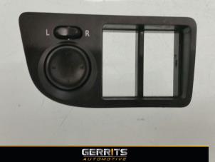 Używane Przelacznik lusterka Chevrolet Spark 1.0 16V Bifuel Cena € 21,98 Procedura marży oferowane przez Gerrits Automotive