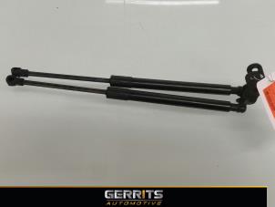 Używane Zestaw amortyzatorów gazowych tylnej klapy Chevrolet Spark 1.0 16V Bifuel Cena € 25,30 Procedura marży oferowane przez Gerrits Automotive