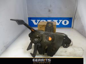 Usados Mecanismo de cerradura de capó Volvo V40 (VW) 2.0 16V Precio € 21,98 Norma de margen ofrecido por Gerrits Automotive