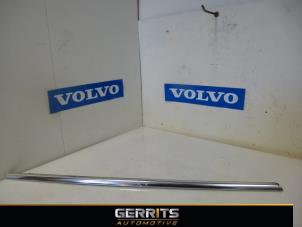Usados Aleta de ventanilla Volvo V70 (BW) 2.0 D3 20V Precio € 31,90 Norma de margen ofrecido por Gerrits Automotive