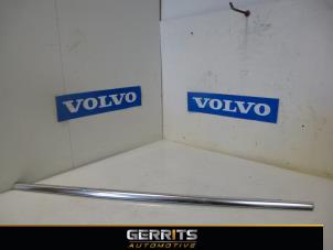 Używane Guma szyby Volvo V70 (BW) 2.0 D3 20V Cena € 31,90 Procedura marży oferowane przez Gerrits Automotive