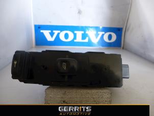 Używane Przelacznik elektrycznej szyby Volvo S60 I (RS/HV) 2.4 D 20V Cena € 27,48 Procedura marży oferowane przez Gerrits Automotive