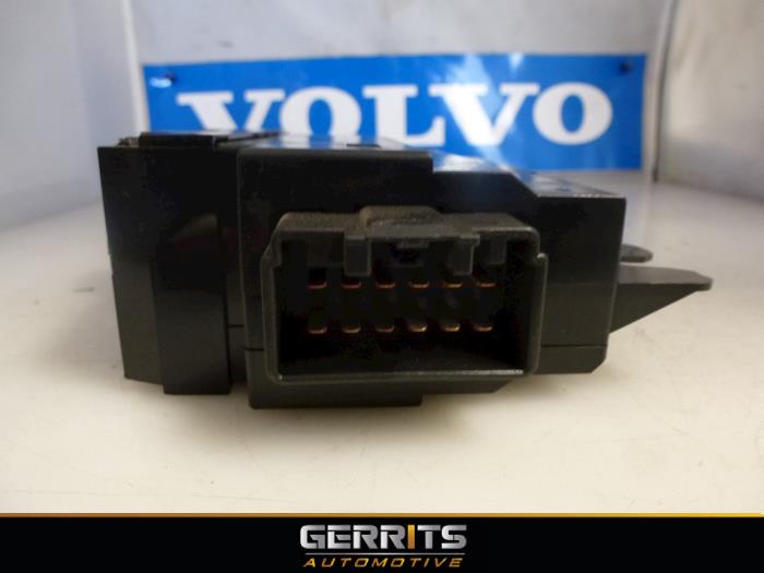 Electric window switch from a Volvo V70 (SW) 2.4 20V 140 Bifuel CNG 2003