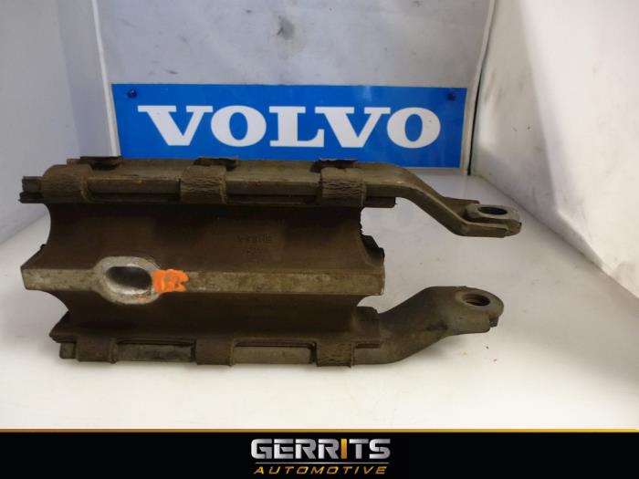 Engine mount from a Volvo V70 (BW) 2.0 D3 20V 2010
