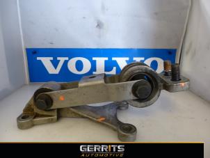 Usados Soporte de caja de cambios Volvo XC90 I 2.9 T6 24V Precio € 25,30 Norma de margen ofrecido por Gerrits Automotive