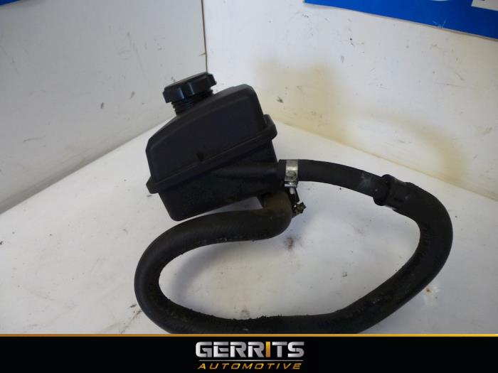 Begagnade Styrservotank Volvo XC90 I 2.9 T6 24V Pris € 25,30 Marginaltabell erbjuds av Gerrits Automotive BV