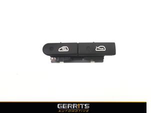 Używane Przelacznik cyrkulacji powietrza Hyundai i10 (F5) 1.2i 16V Cena € 21,98 Procedura marży oferowane przez Gerrits Automotive