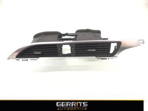 Usagé Grille aération tableau de bord Audi A6 (C7) 3.0 TDI V6 24V Quattro Prix € 49,50 Règlement à la marge proposé par Gerrits Automotive