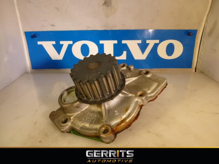 Używane Pompa wodna Volvo V70 (SW) 2.5 T 20V Cena € 31,90 Procedura marży oferowane przez Gerrits Automotive BV