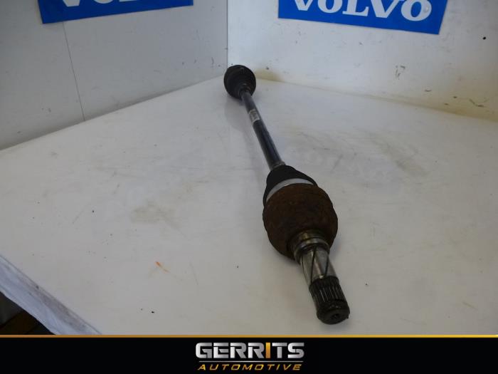 Drive shaft, rear right from a Volvo V70 (SW) 2.4 T 20V AWD 2002