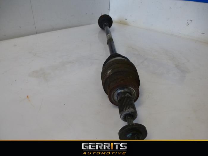 Drive shaft, rear right from a Volvo V70 (SW) 2.4 T 20V AWD 2002
