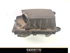 Usados Cuerpo de filtro de aire Opel Vectra C GTS 2.2 DIG 16V Precio € 21,98 Norma de margen ofrecido por Gerrits Automotive