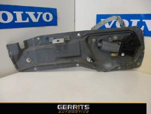 Używane Mechanizm szyby lewej przedniej wersja 4-drzwiowa Volvo V70 (GW/LW/LZ) 2.4 20V 140 Cena € 25,30 Procedura marży oferowane przez Gerrits Automotive