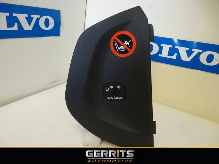 Begagnade Instrumentbräda, del Volvo V70 (SW) 2.4 D5 20V Pris € 19,99 Marginaltabell erbjuds av Gerrits Automotive BV