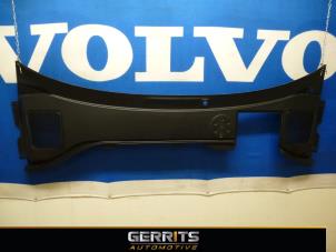 Usagé Paravent Volvo V60 I (FW/GW) 2.0 D4 16V Prix € 27,50 Règlement à la marge proposé par Gerrits Automotive