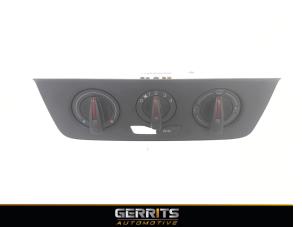 Usados Panel de control de calefacción Seat Ibiza ST (6J8) 1.2 TDI Ecomotive Precio € 28,60 Norma de margen ofrecido por Gerrits Automotive