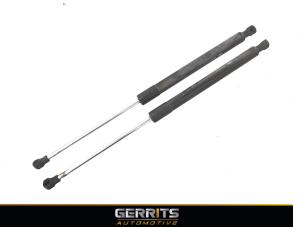 Used Set of gas struts for boot Renault Clio III (BR/CR) 1.2 16V 75 Price € 21,98 Margin scheme offered by Gerrits Automotive