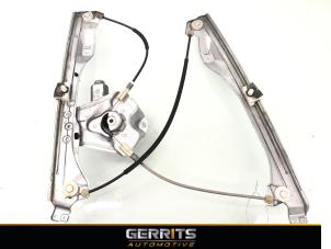 Used Window mechanism 4-door, front right Renault Clio III (BR/CR) 1.2 16V Tce Price € 29,70 Margin scheme offered by Gerrits Automotive