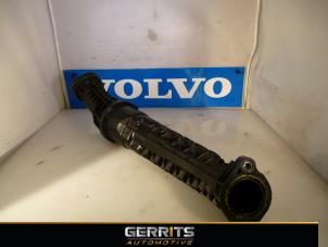 Usados Tubo turbo Volvo V60 I (FW/GW) 2.0 D4 16V Precio € 24,99 Norma de margen ofrecido por Gerrits Automotive