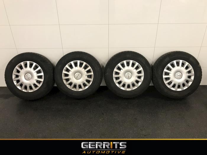 Felgen Set + Reifen van een Opel Corsa E 1.4 16V 2015