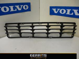 Used Bumper grille Volvo V50 (MW) 1.8 16V Price € 25,30 Margin scheme offered by Gerrits Automotive