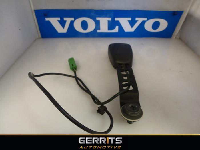 Front seatbelt buckle, right from a Volvo C70 (MC) 2.0 D 16V 2008