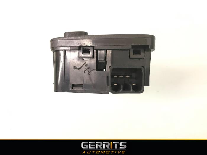Seat heating switch from a Daewoo Epica 2.0 D 16V 2009