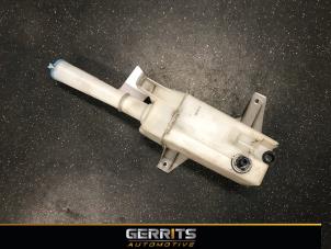 Used Front windscreen washer reservoir Chevrolet Epica 2.0 D 16V Price € 21,98 Margin scheme offered by Gerrits Automotive