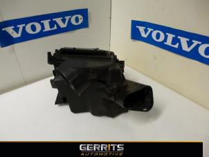 Usagé Boîtier filtre à air Volvo V70 (SW) 2.4 D5 20V Prix € 38,48 Règlement à la marge proposé par Gerrits Automotive