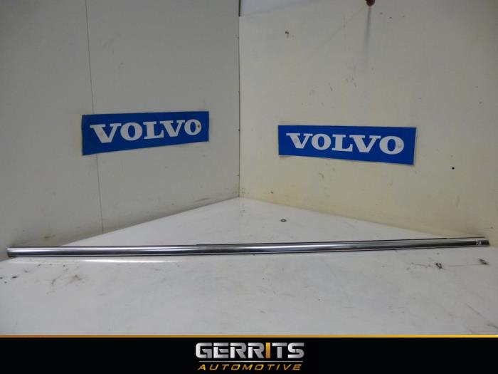Używane Guma szyby Volvo V60 I (FW/GW) 2.0 D3 20V Cena € 31,90 Procedura marży oferowane przez Gerrits Automotive BV