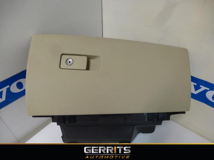 Begagnade Handskfack Volvo V70 (BW) 2.4 D5 20V Pris € 38,50 Marginaltabell erbjuds av Gerrits Automotive BV