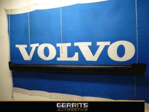 Używane Belka boczna prawa Volvo V70 (SW) 2.4 D5 20V Cena € 80,30 Procedura marży oferowane przez Gerrits Automotive