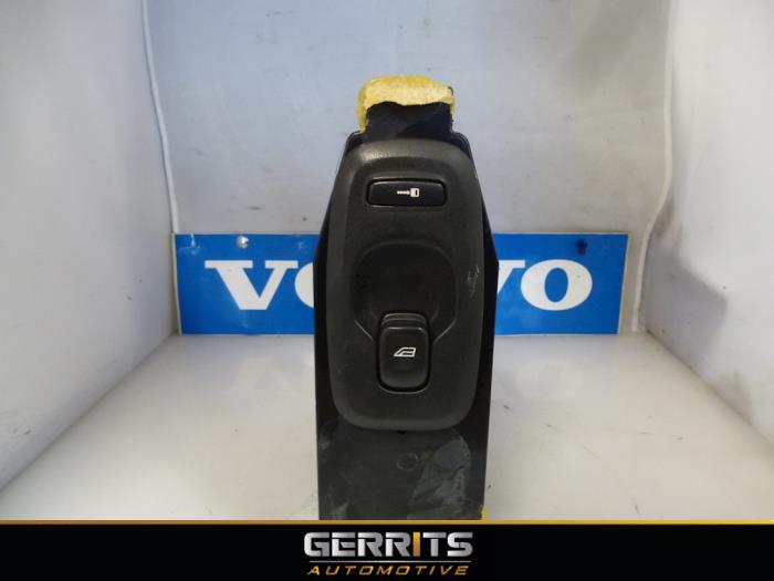 Electric window switch from a Volvo V70 (SW) 2.4 D5 20V 2006