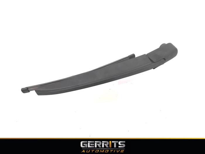 Rear wiper arm from a Renault Clio IV (5R) 1.5 Energy dCi 90 FAP 2013