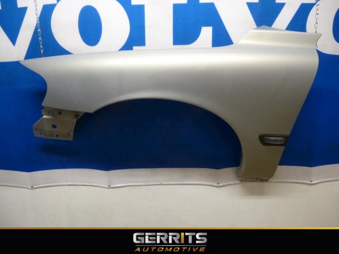 Front wing, left from a Volvo V70 (SW) 2.4 T 20V 2000