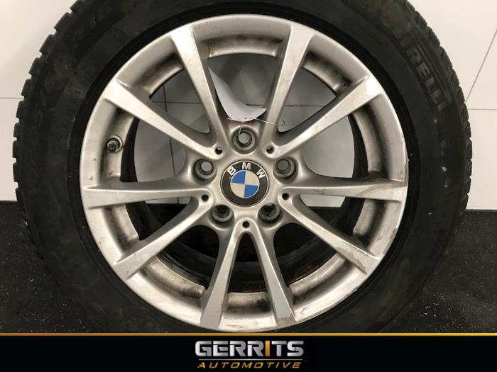 Llanta y neumático de invierno de un BMW 3 serie (F30) 320d 2.0 16V Efficient Dynamics Edition 2016