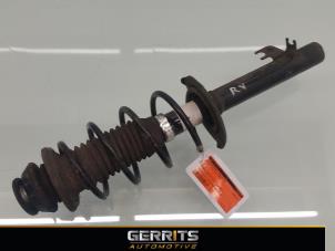 Używane Amortyzator prawy przód Toyota Aygo (B10) 1.0 12V VVT-i Cena € 21,98 Procedura marży oferowane przez Gerrits Automotive