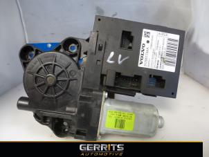 Used Central door locking module Volvo V50 (MW) 2.4i 20V Price € 34,99 Margin scheme offered by Gerrits Automotive