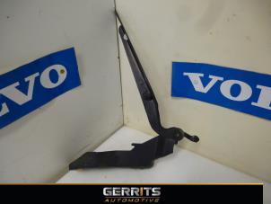 Usagé Charnière de capot Volvo XC90 I 4.4 V8 32V Prix € 25,30 Règlement à la marge proposé par Gerrits Automotive