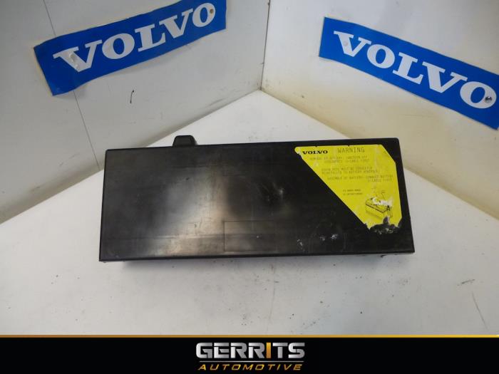 Battery cover from a Volvo XC90 I 4.4 V8 32V 2006