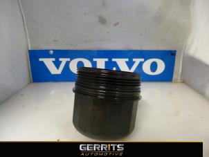 Usados Soporte de filtro de aceite Volvo XC90 I 4.4 V8 32V Precio € 21,98 Norma de margen ofrecido por Gerrits Automotive