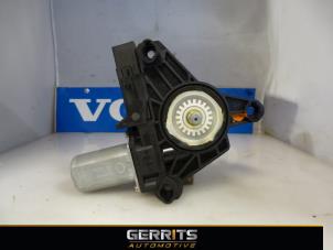 Usados Motor de ventanilla de puerta Volvo V40 (MV) 1.6 T4 GTDi 16V Precio € 21,98 Norma de margen ofrecido por Gerrits Automotive