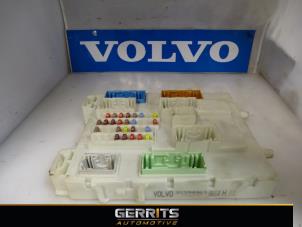 Usados Módulo electrónico central Volvo V40 (MV) 2.0 D2 16V Precio € 64,90 Norma de margen ofrecido por Gerrits Automotive